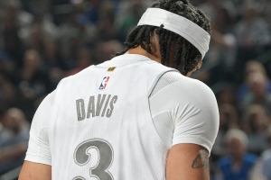 浓眉:我在达拉斯找不到合适的房子 东契奇说他找了两三年